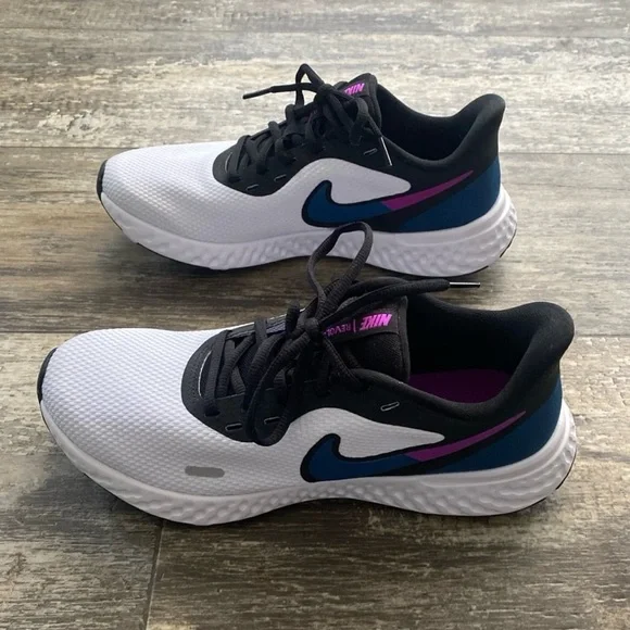 Nike Women's Black and White Running Shoes Size 8.5 - Picture 5 of 7